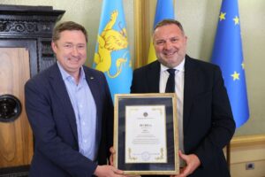 Ucraina, prestigioso riconoscimento a Marino Fardelli dal Governatore della Regione di Leopoli per l’impegno nella cooperazione istituzionale e nella tutela dei diritti.